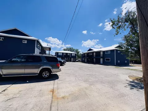 Exterior - 1303 Eistetter St, Laredo, TX 78041 photo 3 of 6