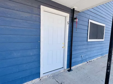 Exterior - 1303 Eistetter St, Laredo, TX 78041 photo 6 of 6