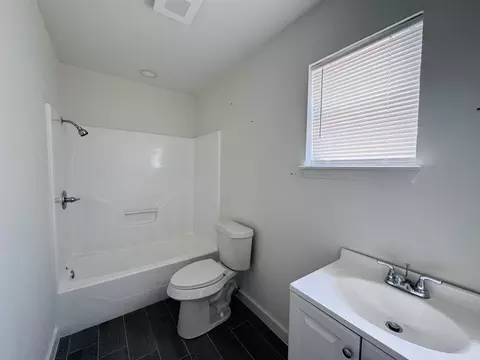 Bath - 1303 Eistetter St, Laredo, TX 78041 photo 1 of 1