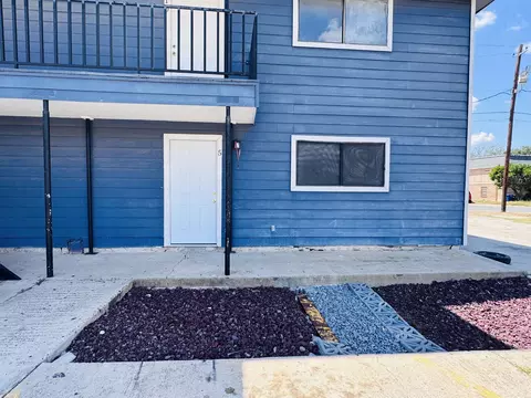 Exterior - 1303 Eistetter St, Laredo, TX 78041 photo 4 of 6
