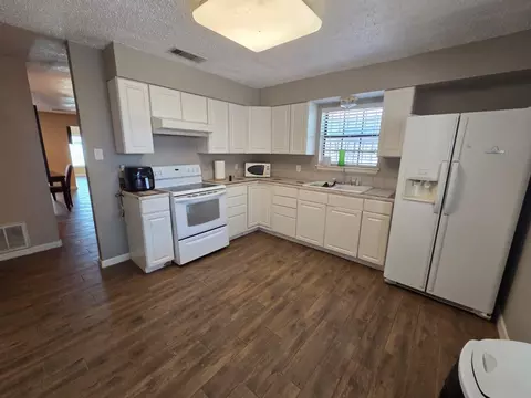 Kitchen - 418 E Walnut St, Laredo, TX 78041 photo 2 of 2