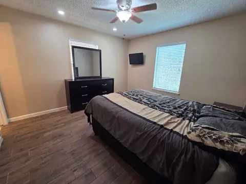 Bedroom - 418 E Walnut St, Laredo, TX 78041 photo 3 of 3