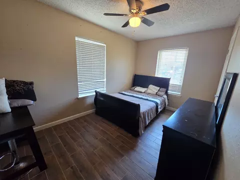 Bedroom - 418 E Walnut St, Laredo, TX 78041 photo 2 of 3