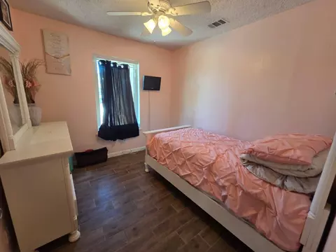 Bedroom - 418 E Walnut St, Laredo, TX 78041 photo 1 of 3