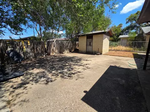 Exterior - 418 E Walnut St, Laredo, TX 78041 photo 2 of 2