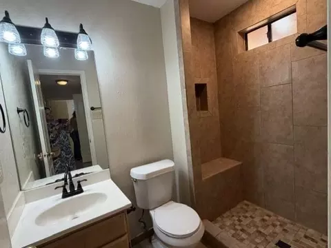 Bath - 805 Prancer Rd, Laredo, TX 78045 photo 1 of 1