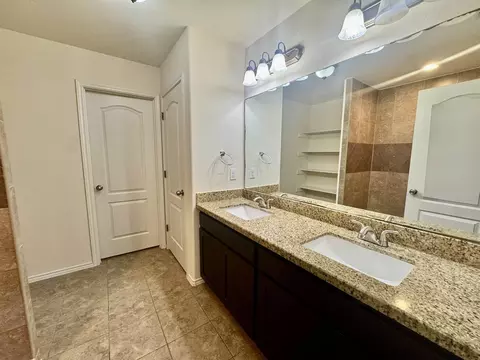 Bath - 6002 Narciso Dr, Laredo, TX 78046 photo 3 of 3