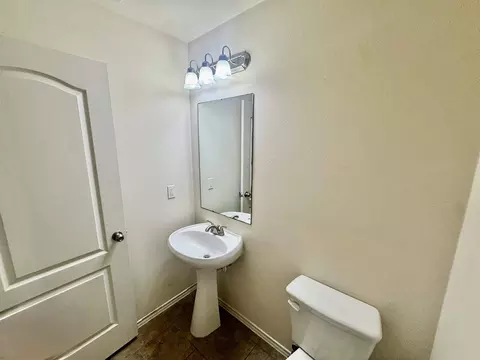 Bath - 6002 Narciso Dr, Laredo, TX 78046 photo 1 of 3