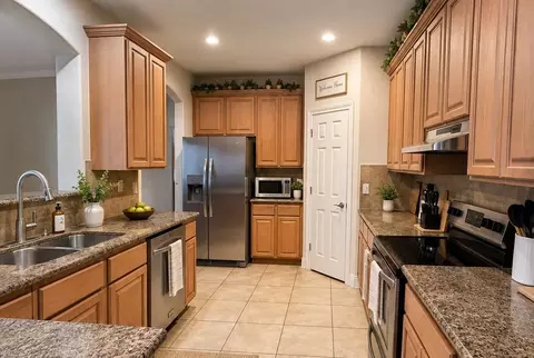 Kitchen - 305 Michoacan Loop, Laredo, TX 78045 photo 1 of 1
