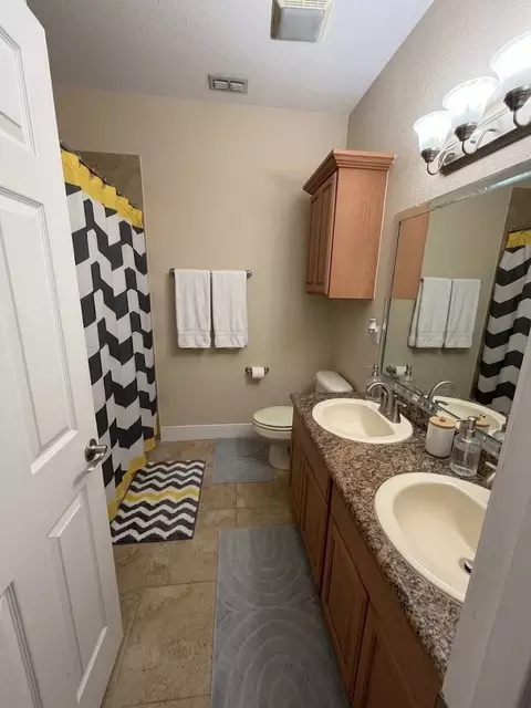 Bath - 305 Michoacan Loop, Laredo, TX 78045 photo 4 of 5