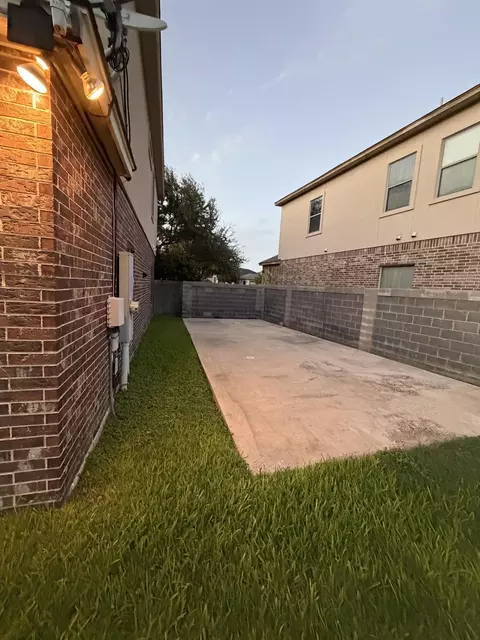Exterior - 305 Michoacan Loop, Laredo, TX 78045 photo 5 of 5