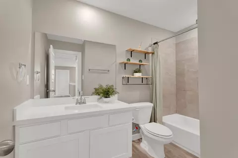 Bath - 1806 Sambar Lp, Laredo, TX 78045 photo 2 of 5