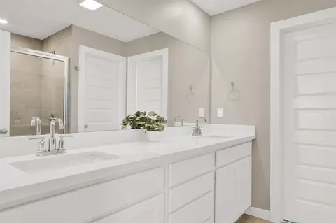 Bath - 1806 Sambar Lp, Laredo, TX 78045 photo 4 of 5