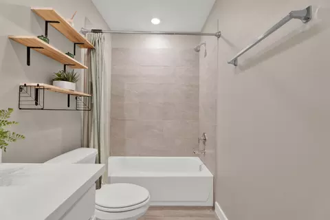 Bath - 1806 Sambar Lp, Laredo, TX 78045 photo 3 of 5