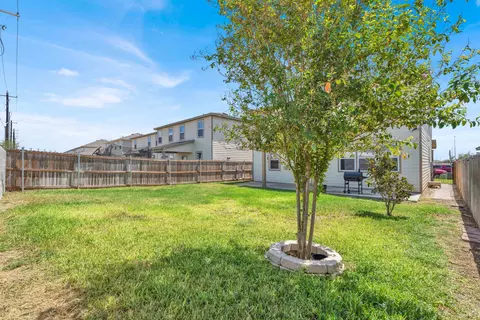 Exterior - 1806 Sambar Lp, Laredo, TX 78045 photo 4 of 5