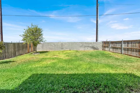 Exterior - 1806 Sambar Lp, Laredo, TX 78045 photo 3 of 5