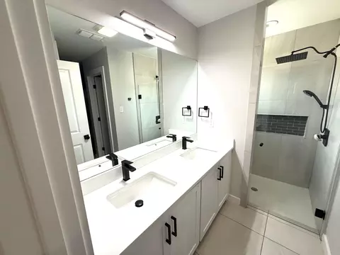 Bath - 1604 Latigo Loop, Laredo, TX 78046 photo 2 of 2