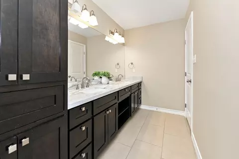 Bath - 7915 Elka Lp, Laredo, TX 78045 photo 4 of 6