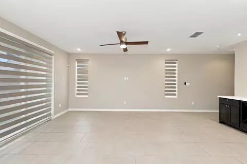 Living - 7915 Elka Lp, Laredo, TX 78045 photo 4 of 8