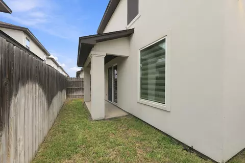 Exterior - 7915 Elka Lp, Laredo, TX 78045 photo 3 of 3