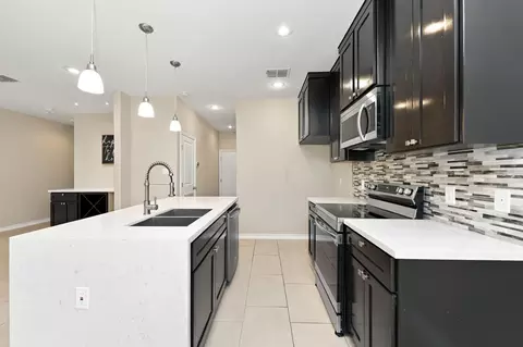 Kitchen - 7915 Elka Lp, Laredo, TX 78045 photo 2 of 4