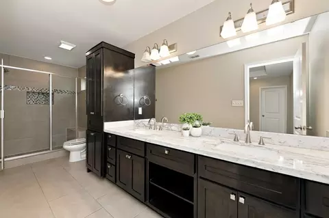 Bath - 7915 Elka Lp, Laredo, TX 78045 photo 2 of 6