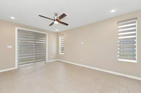 Living - 7915 Elka Lp, Laredo, TX 78045 photo 3 of 8