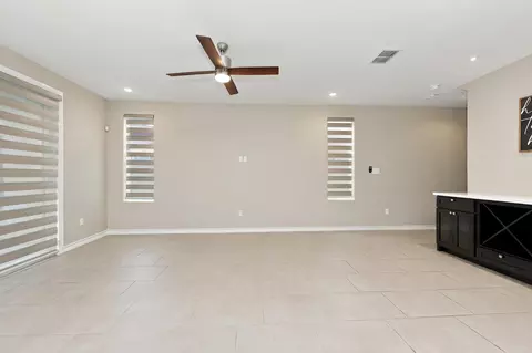 Living - 7915 Elka Lp, Laredo, TX 78045 photo 7 of 8