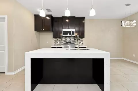 Kitchen - 7915 Elka Lp, Laredo, TX 78045 photo 3 of 4