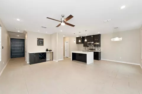 Living - 7915 Elka Lp, Laredo, TX 78045 photo 6 of 8