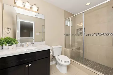 Bath - 7915 Elka Lp, Laredo, TX 78045 photo 6 of 6