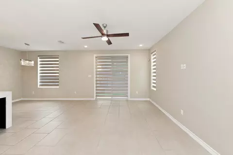 Living - 7915 Elka Lp, Laredo, TX 78045 photo 2 of 8