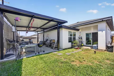 Exterior - 1605 Belgian Blue Lp, Laredo, TX 78046 photo 2 of 2