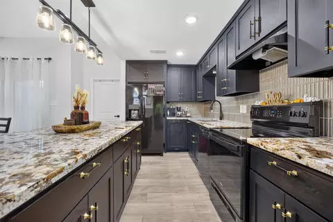 Kitchen - 1605 Belgian Blue Lp, Laredo, TX 78046 photo 2 of 2