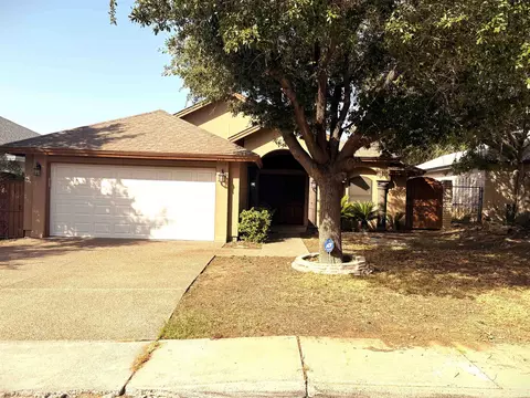 116 Knoll Ave, Laredo, TX 78045