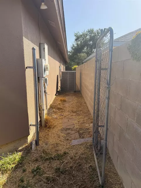 Exterior - 116 Knoll Ave, Laredo, TX 78045 photo 8 of 8