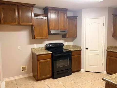 Kitchen - 116 Knoll Ave, Laredo, TX 78045 photo 1 of 2
