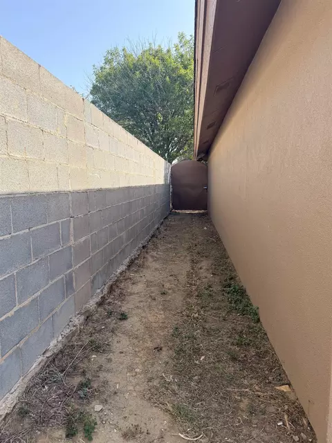 Exterior - 116 Knoll Ave, Laredo, TX 78045 photo 6 of 8