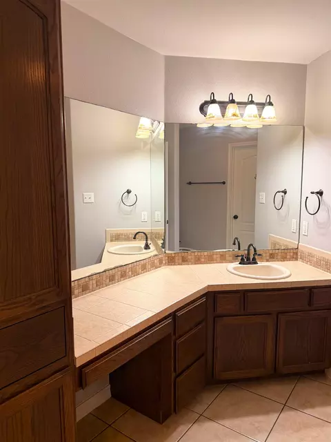 Bath - 116 Knoll Ave, Laredo, TX 78045 photo 1 of 4