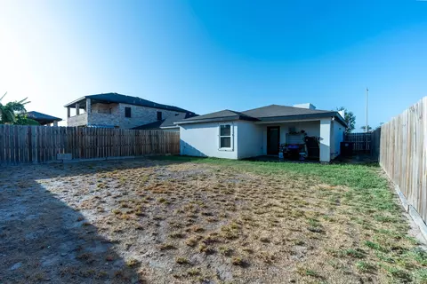 Exterior - 624 Rockrose Dr, Laredo, TX 78046 photo 5 of 7