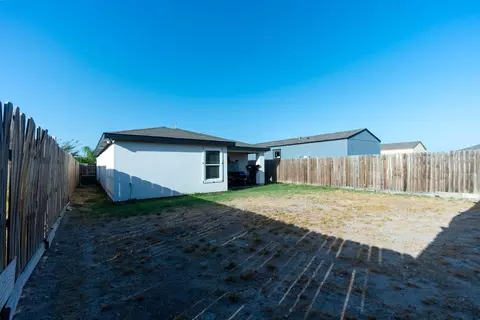 Exterior - 624 Rockrose Dr, Laredo, TX 78046 photo 6 of 7