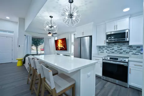 Kitchen - 624 Rockrose Dr, Laredo, TX 78046 photo 4 of 5