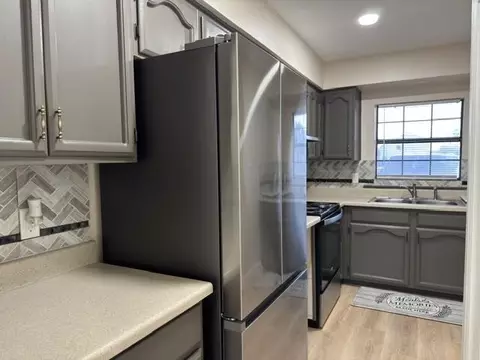 Kitchen - 1300 Hillside Rd #8, Laredo, TX 78041 photo 4 of 5
