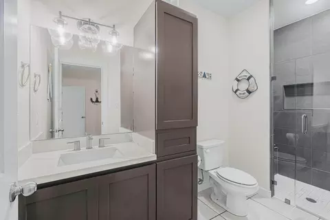 Bath - 104 Sorella Loop, Laredo, TX 78045 photo 2 of 5