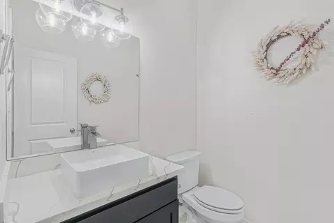 Bath - 104 Sorella Loop, Laredo, TX 78045 photo 1 of 5