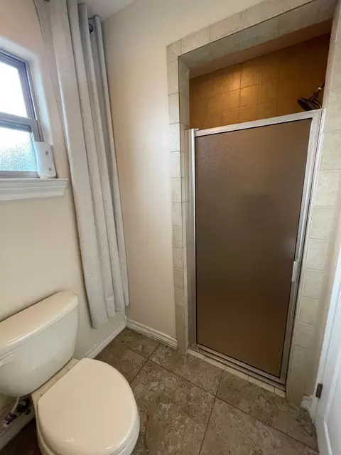 Bath - 115 Calma Dr, Laredo, TX 78045 photo 2 of 2