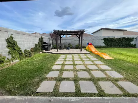 Exterior - 115 Calma Dr, Laredo, TX 78045 photo 4 of 7