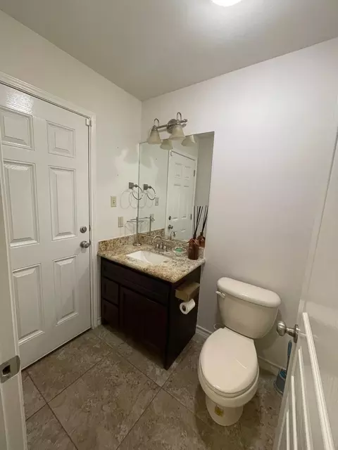 Bath - 115 Calma Dr, Laredo, TX 78045 photo 1 of 2