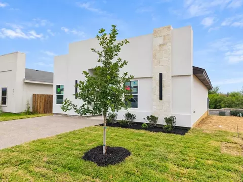 Exterior - 2335 Mango Rd, Laredo, TX 78046 photo 2 of 4