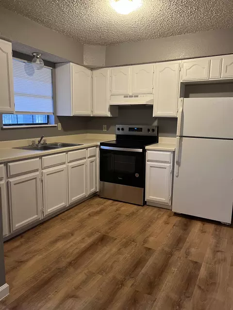 Kitchen - 4102 Eagle Pass Ave #3, Laredo, TX 78040 photo 1 of 2